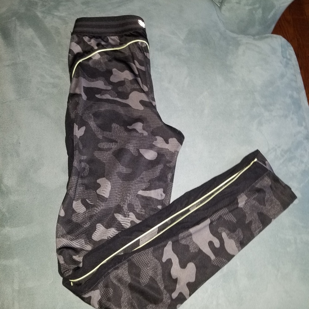 Forever21 Camouflage workout leggings